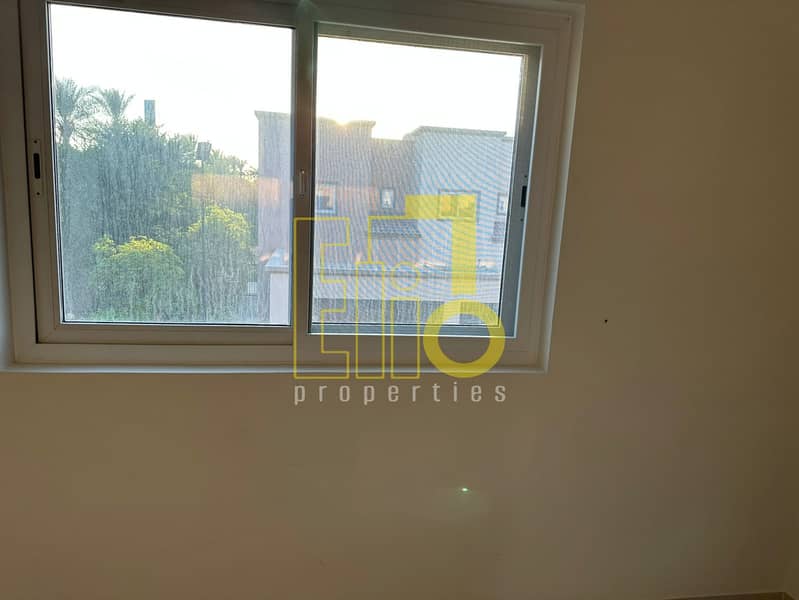 Single Row| Walkable to pool| Greeney view