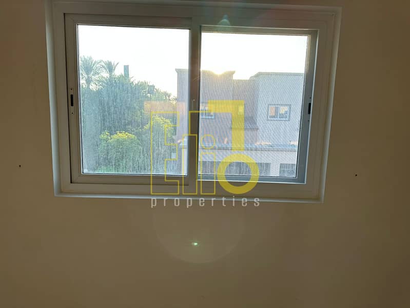 Single Row| Walkable to pool| Greeney view