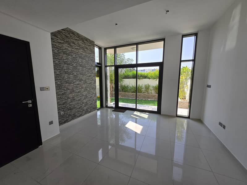 SINGLR-ROW 3BR Spacious VILLA, AMAZONIA