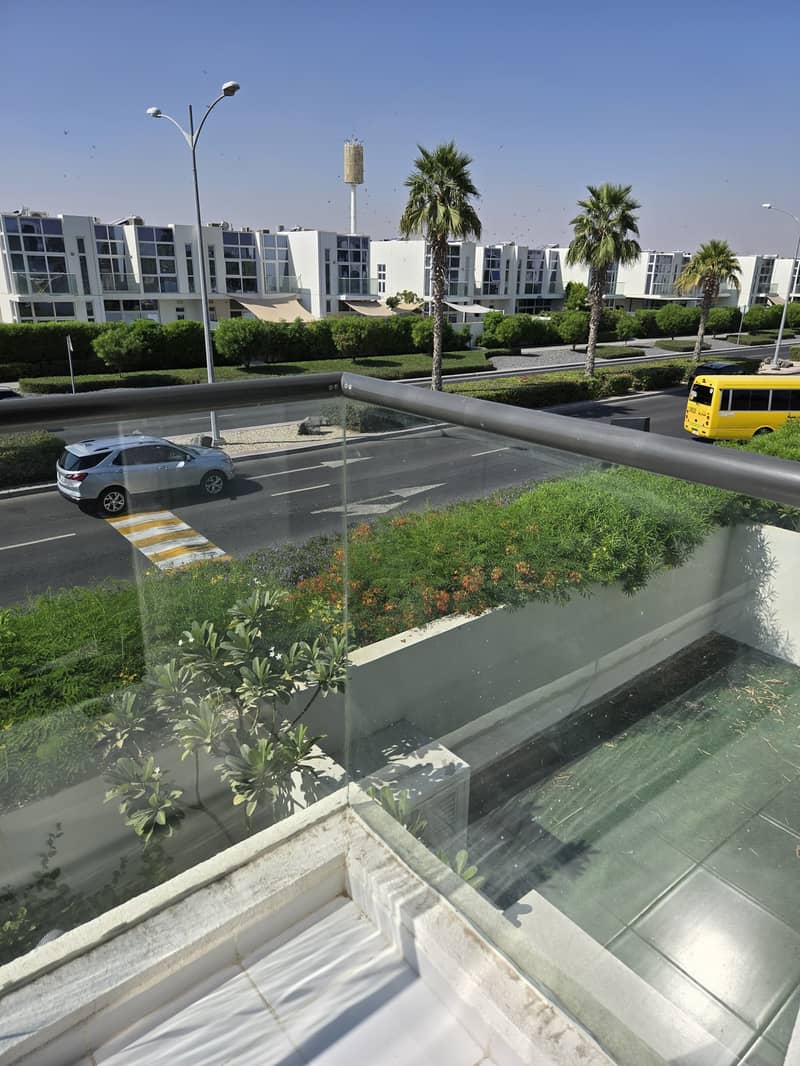 SINGLR-ROW 3BR Spacious VILLA, AMAZONIA