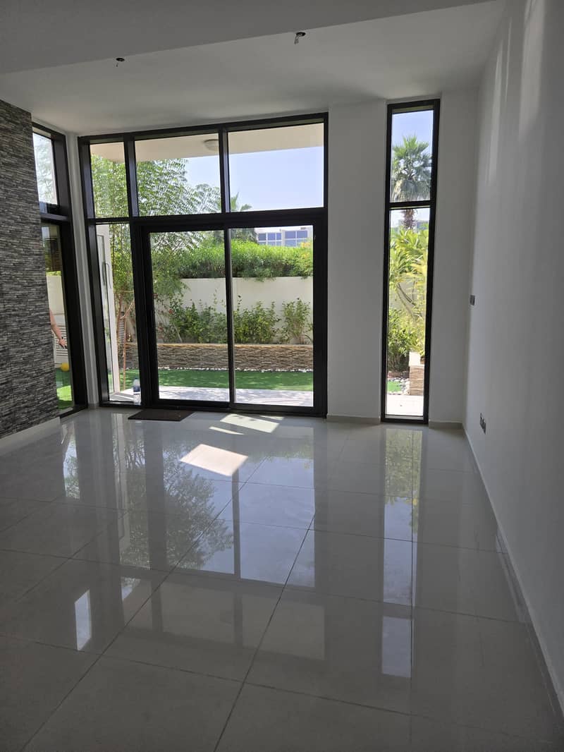 SINGLR-ROW 3BR Spacious VILLA, AMAZONIA - Image 9