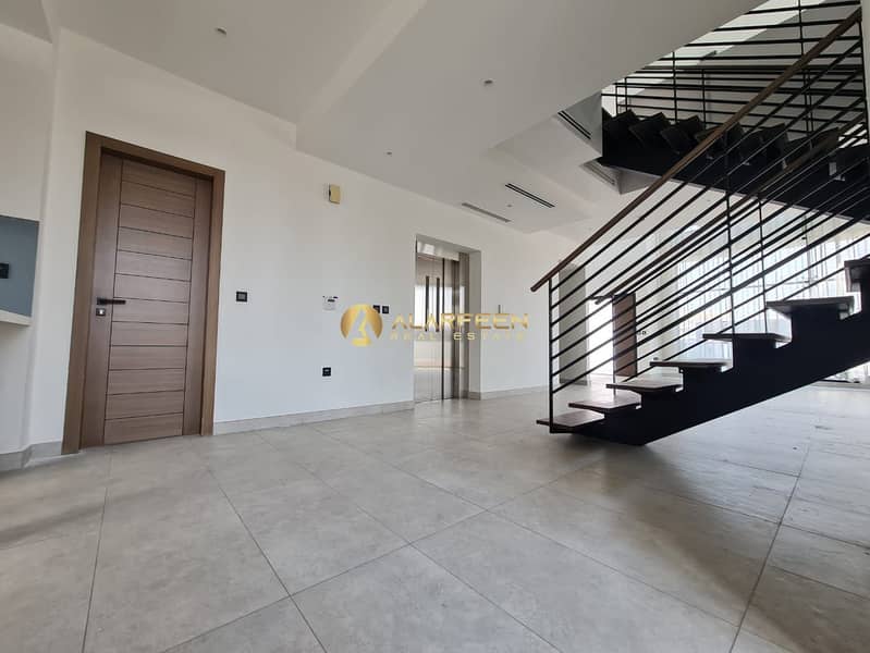 Exquisite 4BR Townhouse | Private Garden | Callnow