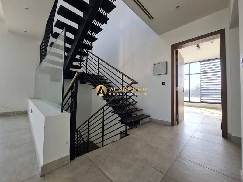 Exquisite 4BR Townhouse | Private Garden | Callnow