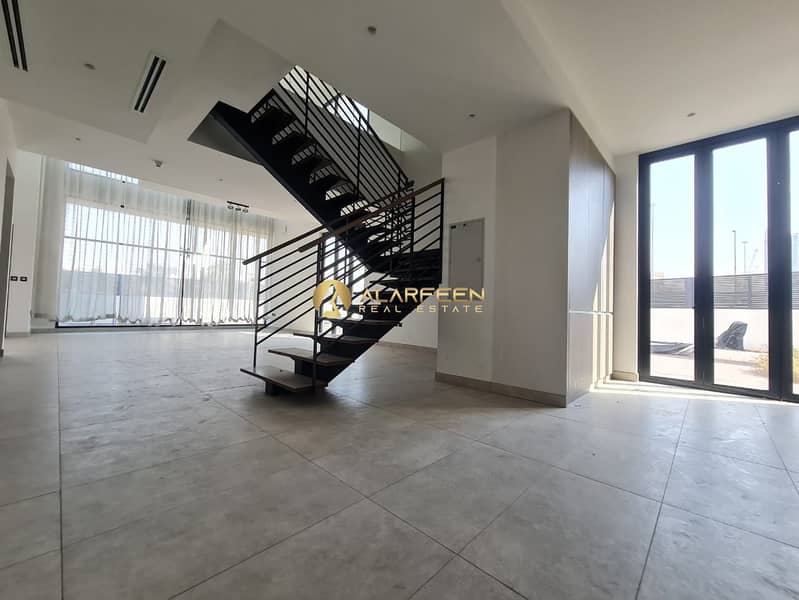 Exquisite 4BR Townhouse | Private Garden | Callnow