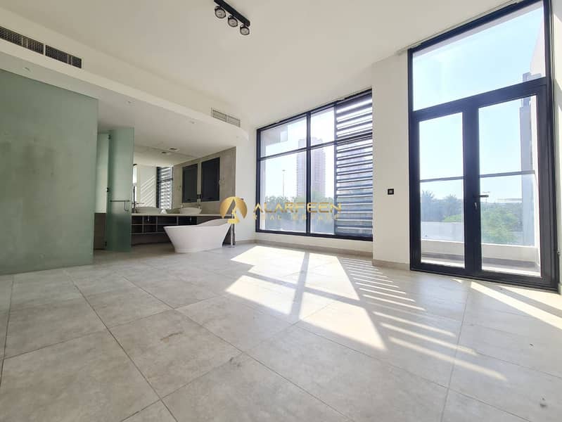 Exquisite 4BR Townhouse | Private Garden | Callnow