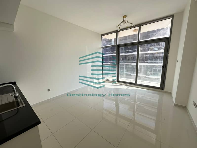 Vacant Corner Unit - Big One bedroom Unit For Sale - Image 7