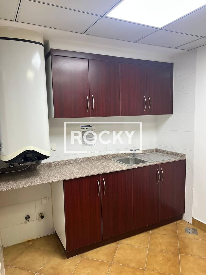 10 Kitchen. jpeg