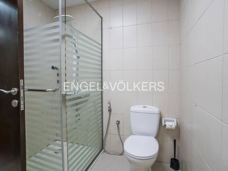 Fully Furnished | Upgraded | Spacious - Image 28