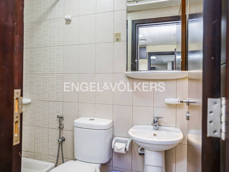 Fully Furnished | Upgraded | Spacious - Image 29