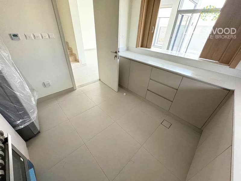 Modern 4BR Villa | with Kitchen Appliances - Image 7