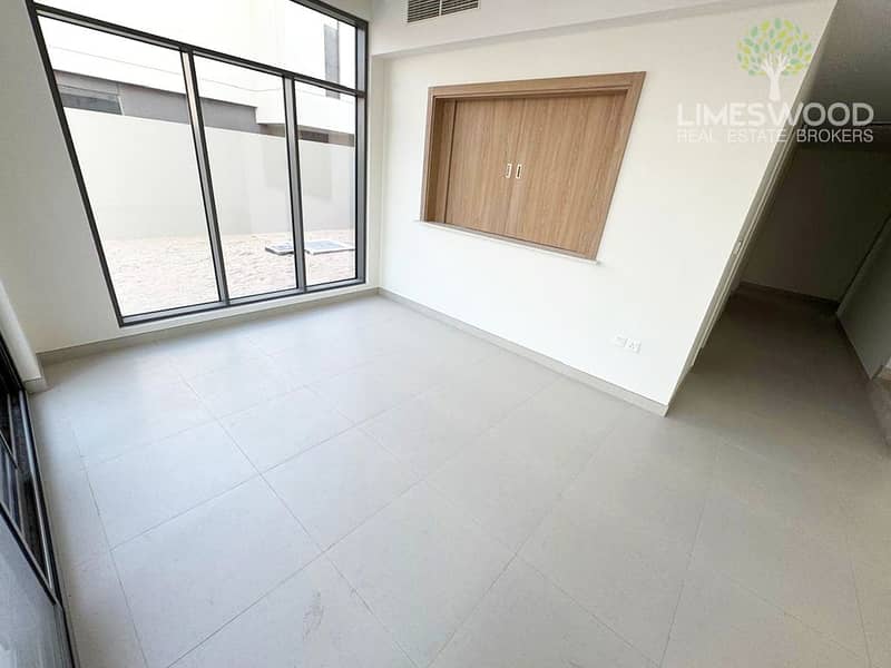 Modern 4BR Villa | with Kitchen Appliances - Image 8