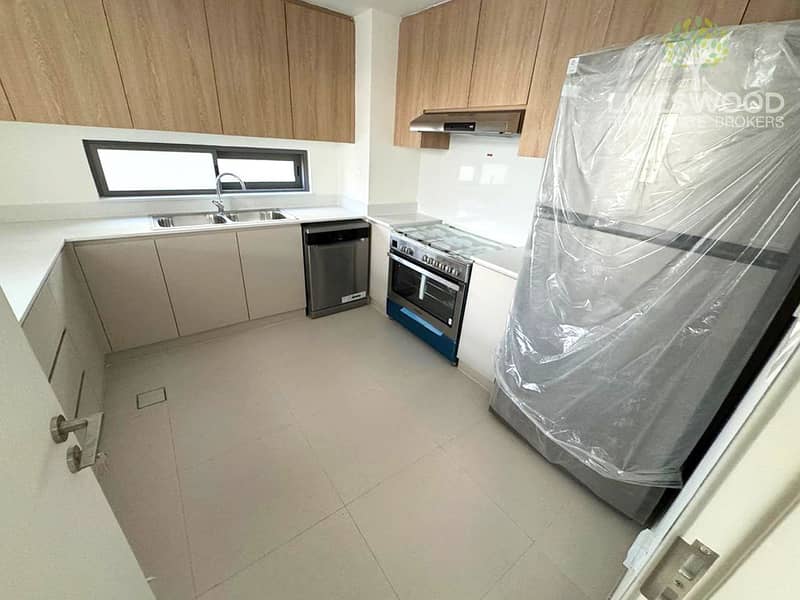 Modern 4BR Villa | with Kitchen Appliances - Image 10