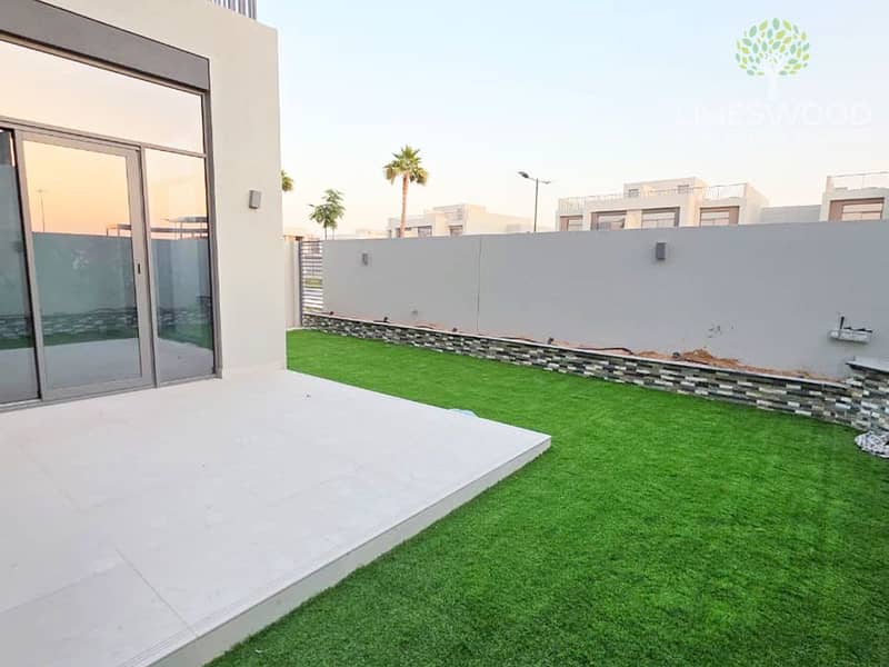 Modern 4BR Villa | with Kitchen Appliances - Image 12