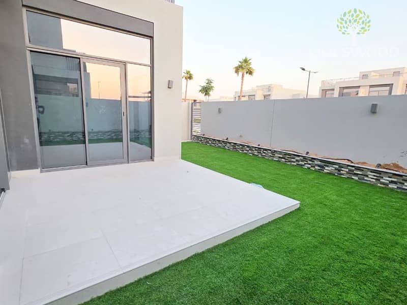 Modern 4BR Villa | with Kitchen Appliances - Image 14