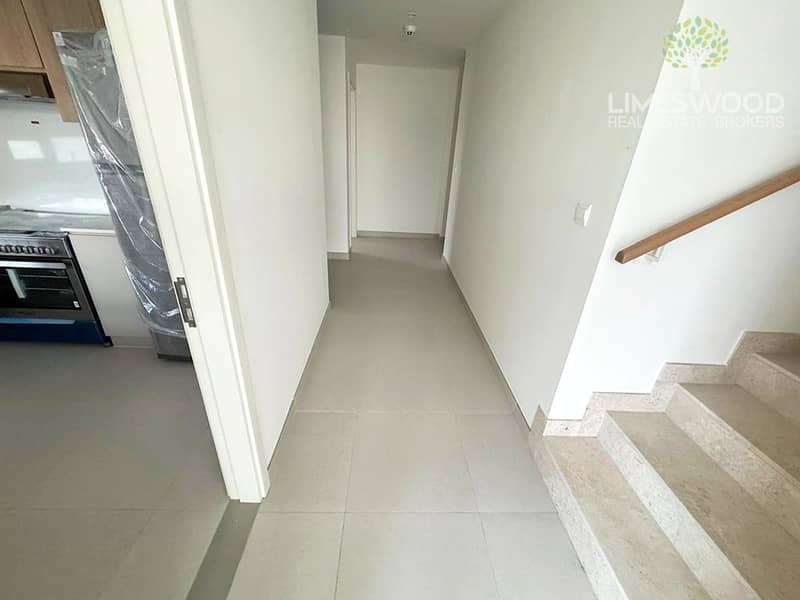 Modern 4BR Villa | with Kitchen Appliances - Image 17