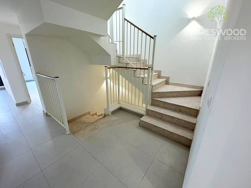 Modern 4BR Villa | with Kitchen Appliances - Image 19