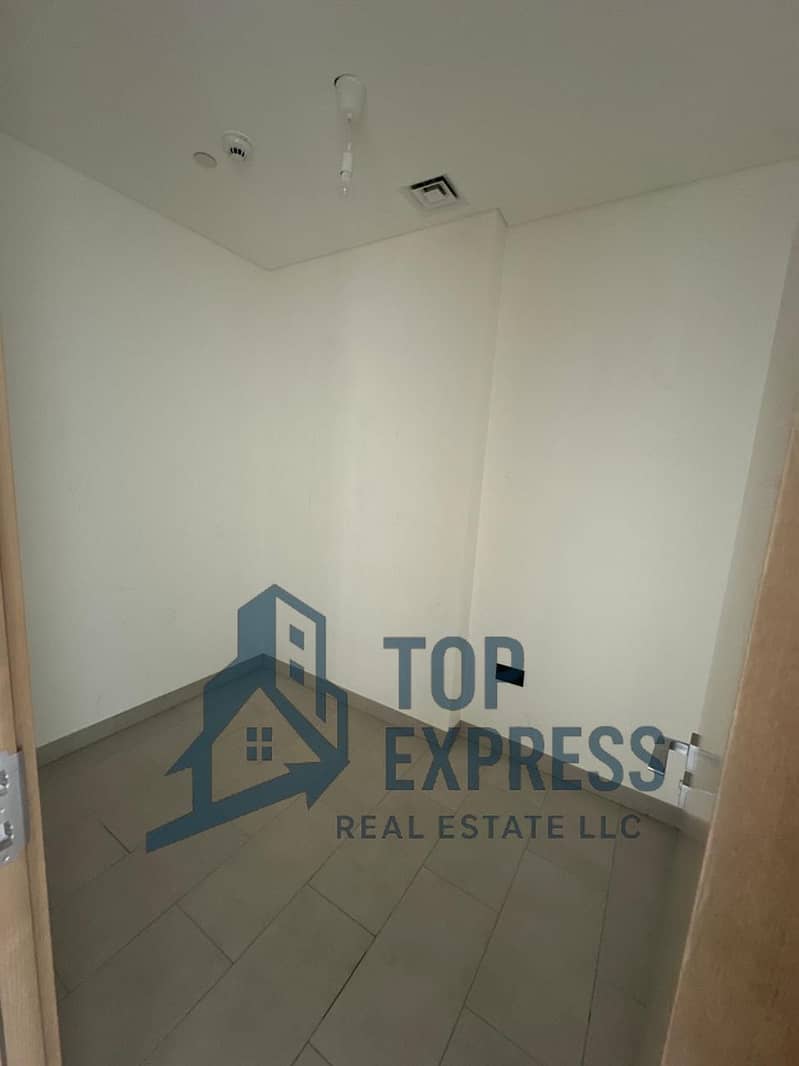 Elegant 1Bedroom + Study | Burj Khalifa & Downtown Views | Laundry Room || Ready to Move