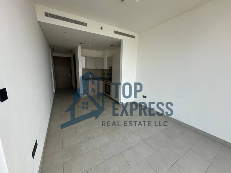 Elegant 1Bedroom + Study | Burj khalifa & community Views | Laundry Room | Unfurnished