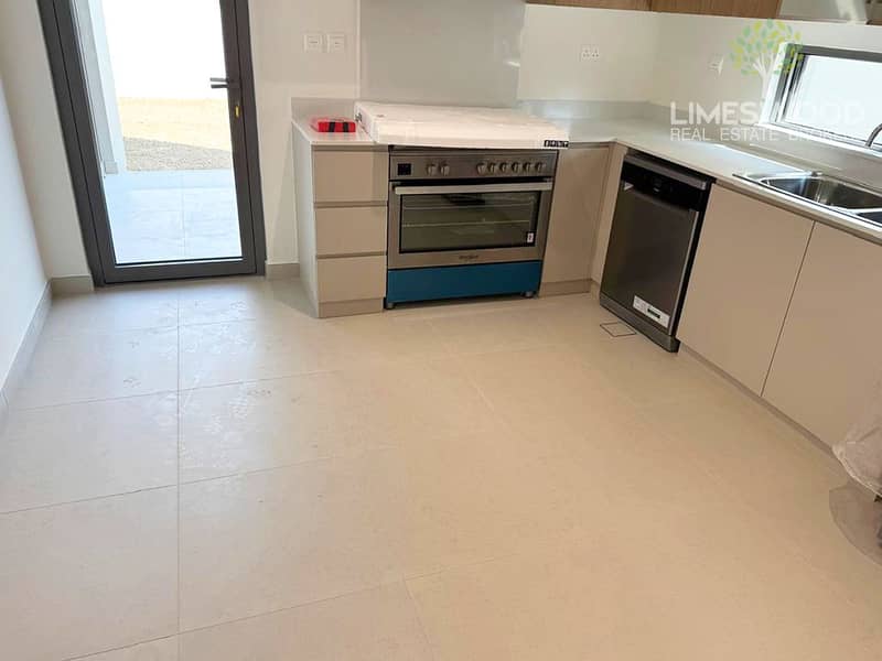 Modern 4BR Villa | with Kitchen Appliances - Image 22