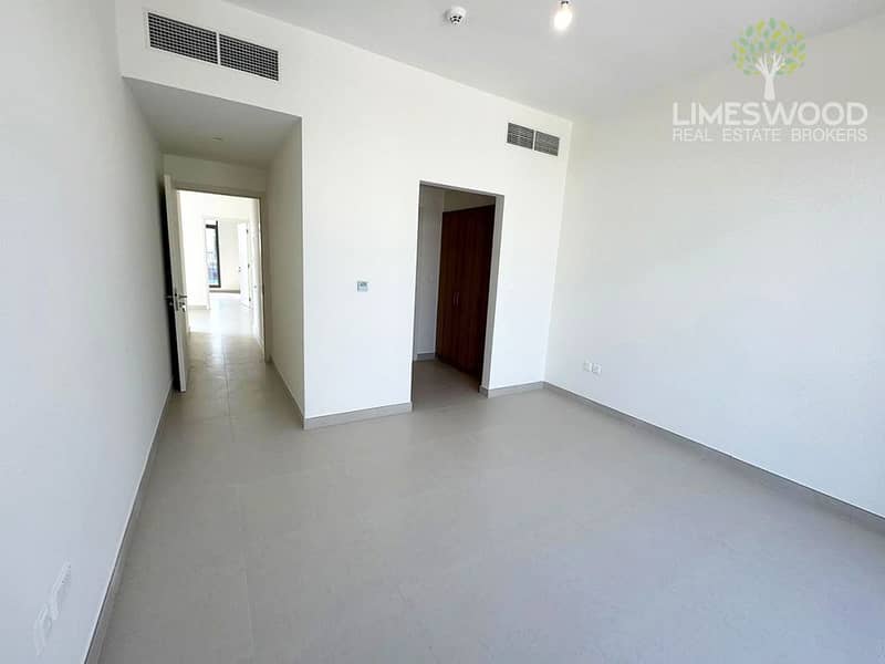 Modern 4BR Villa | with Kitchen Appliances - Image 24