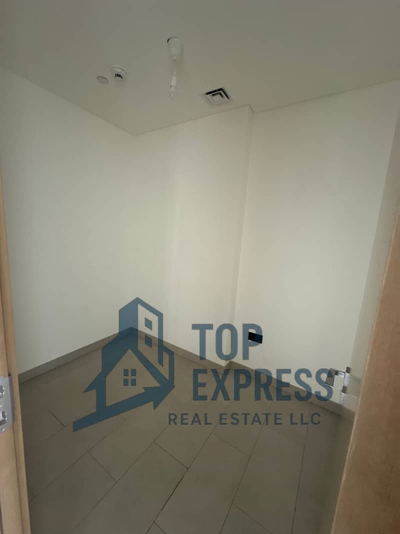 Elegant 1Bedroom + Study | Burj khalifa & community Views | Laundry Room | Unfurnished