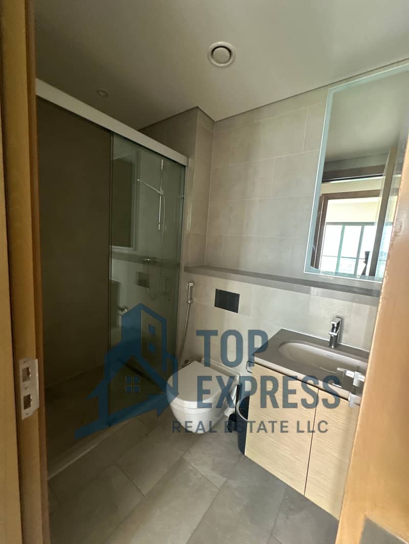 Elegant 1Bedroom + Study | Burj khalifa & community Views | Laundry Room | Unfurnished - Image 12