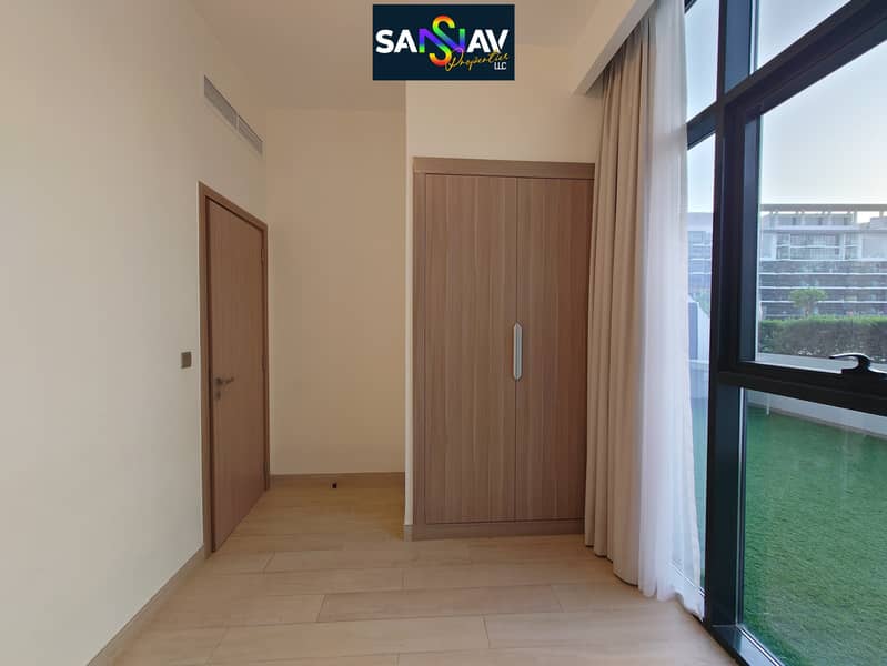 Huge Spacious luxurious ac free with all amenities free fully furnished