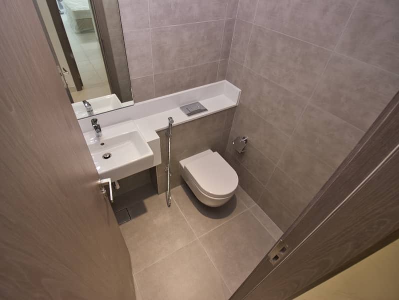 Lagoon View / Furnished 2BR / High Floor - Image 7