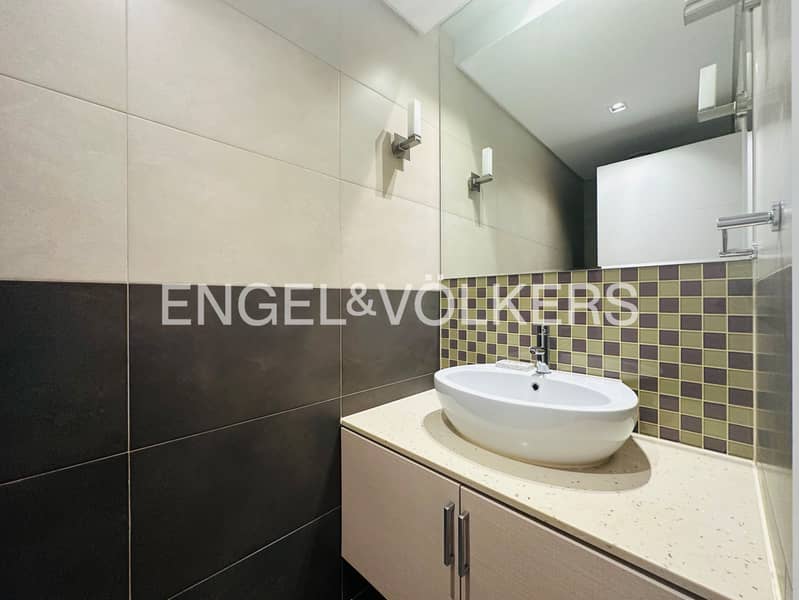 Upgraded | Fully Furnished | Sea View | Vacant - Image 17