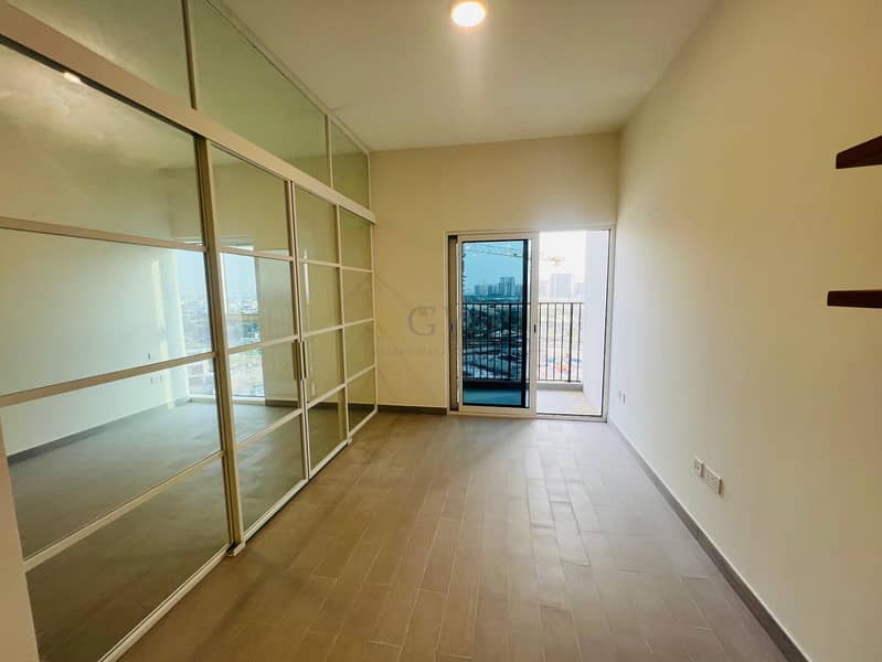 Modern Kitchen - Up to 04 Cheques - Available