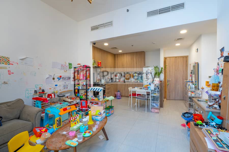 Pool View | Prime Location | Great Investment - Image 10