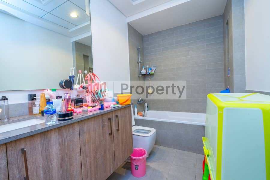 Pool View | Prime Location | Great Investment - Image 12