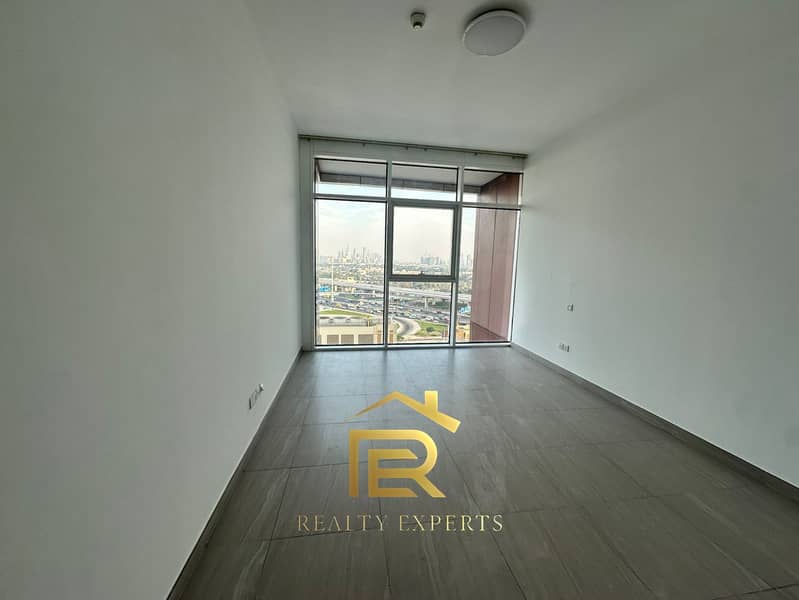 FRAM VIEW /2 PLUS MAID /LARGE LAYOUR /NEXT TO METRO /