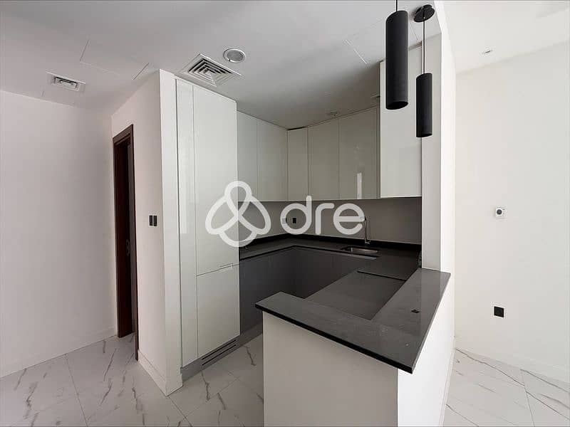 Mid-Unit | Ready to Move In | Best Price - Image 7