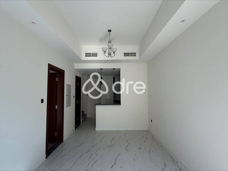 Mid-Unit | Ready to Move In | Best Price - Image 9