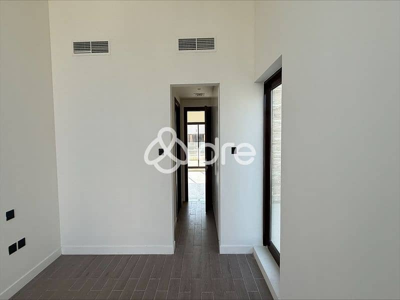 Mid-Unit | Ready to Move In | Best Price - Image 10