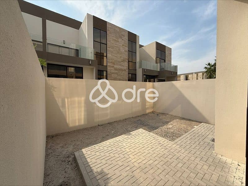 Mid-Unit | Ready to Move In | Best Price - Image 12