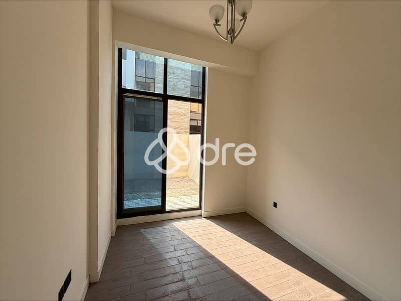 Mid-Unit | Ready to Move In | Best Price - Image 13