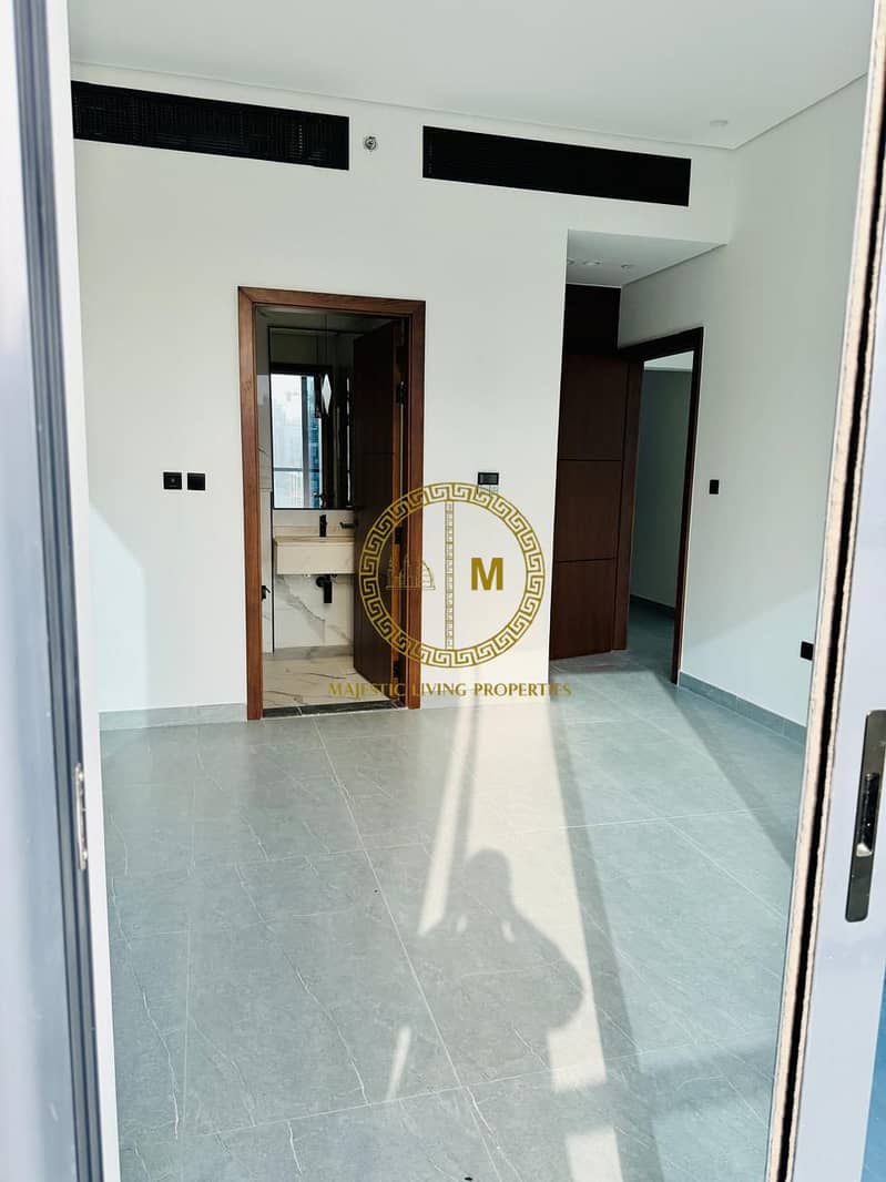 Spacious 2-Bedroom in Arista One | Jumeirah Garden City | Modern