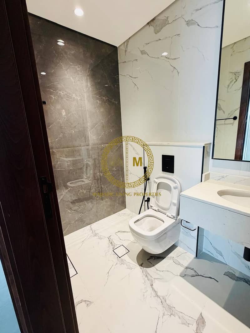 Spacious 2-Bedroom in Arista One | Jumeirah Garden City | Modern - Image 12