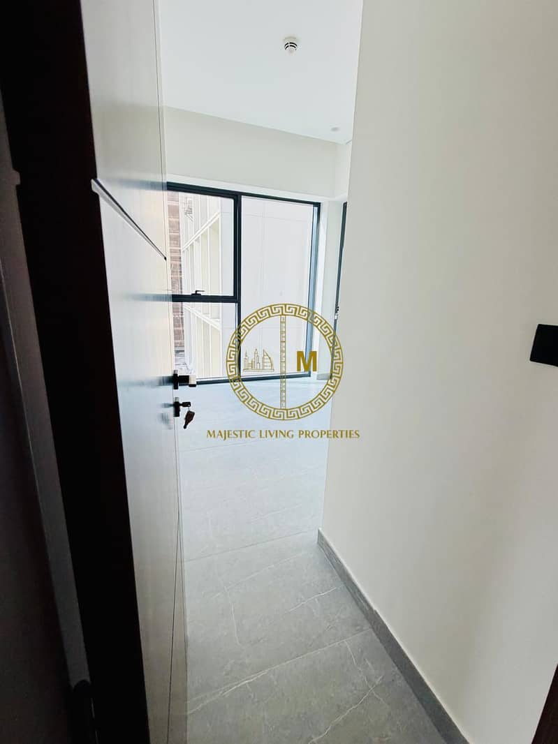 Spacious 2-Bedroom in Arista One | Jumeirah Garden City | Modern - Image 16