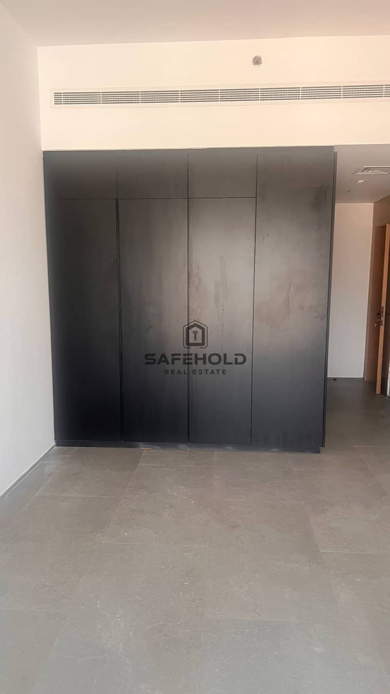 Spacious 2BR with 2 Bathrooms | Huge Layout | Prime Location - Image 9