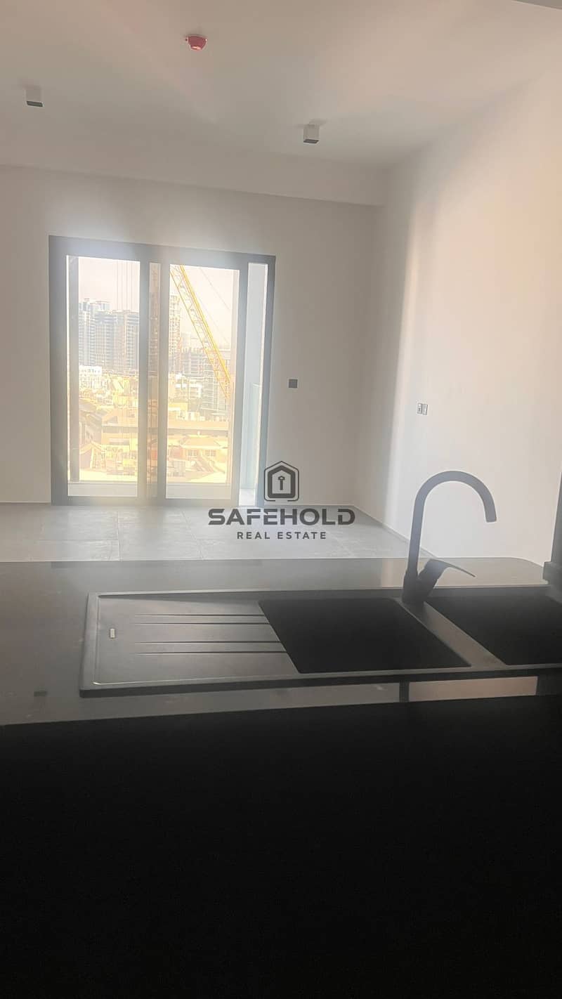 Spacious 2BR with 2 Bathrooms | Huge Layout | Prime Location - Image 11