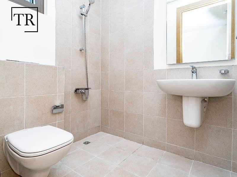 Community Views | Maids Ensuite | Spacious Layout - Image 25