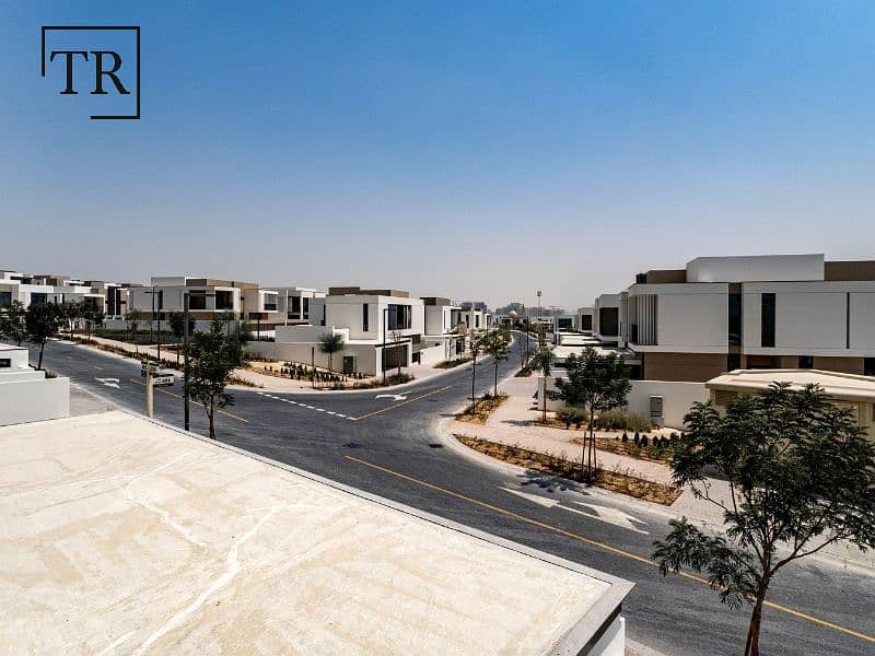 Community Views | Maids Ensuite | Spacious Layout - Image 28