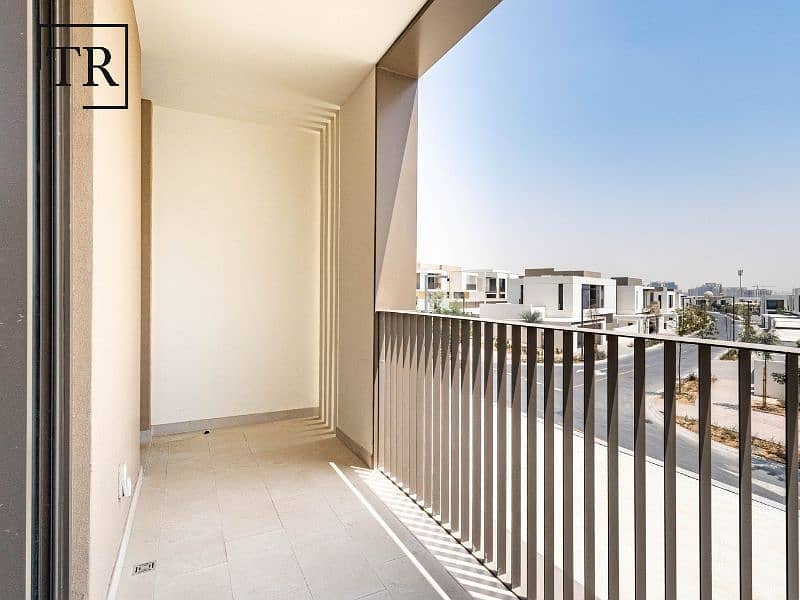 Community Views | Maids Ensuite | Spacious Layout - Image 29