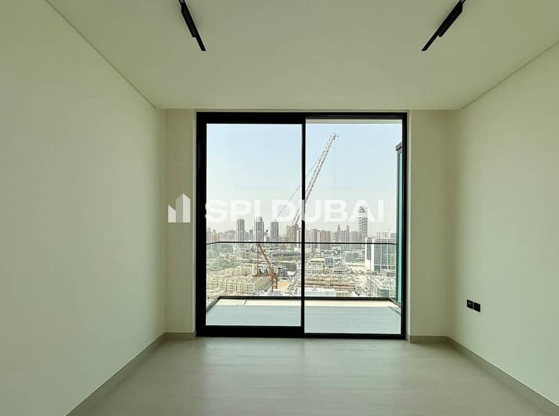 HIGH FLOOR / SPACIOUS UNIT / READY TO MOVE