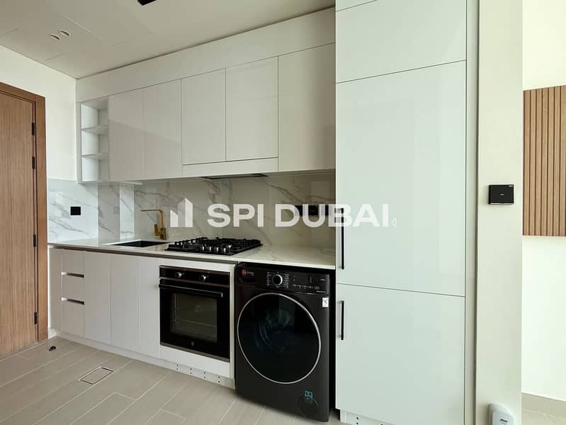 HIGH FLOOR / SPACIOUS UNIT / READY TO MOVE