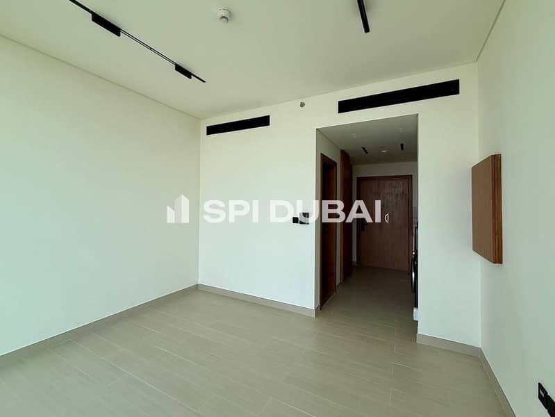 HIGH FLOOR / SPACIOUS UNIT / READY TO MOVE