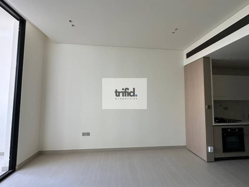 SPACIOUS LAYOUT | READY TO MOVE | GREAT LOCATION